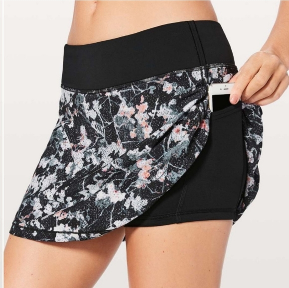 Lululemon Black Patterned Pace Rival Size 2 Long Sport Skort - Picture 2 of 12